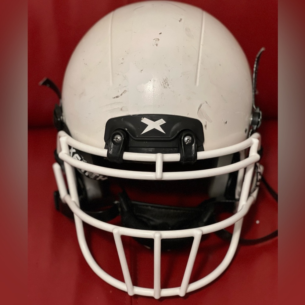 Xenith Youth Football 🏈 Helmet (white/white face mask)